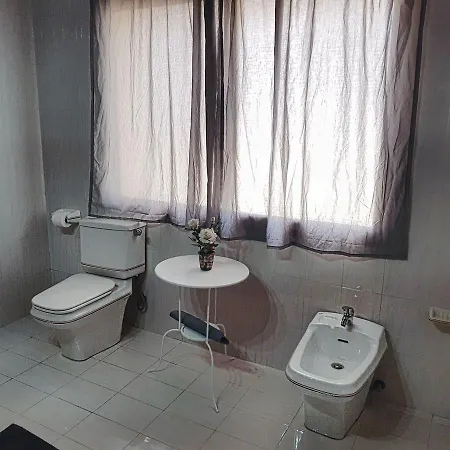 לינה וארוחת בוקר Zammitella 3*